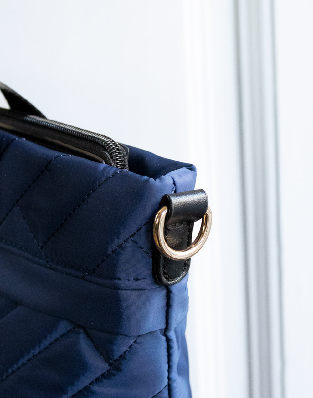 Bolso tote guateado con azul marino marfil tienda de ropa muestrarios mujeres accesorios complementos correa ajustable bolsos monedero elegante