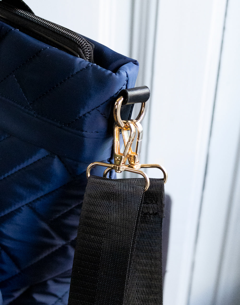 Bolso tote guateado con azul marino marfil tienda de ropa muestrarios mujeres accesorios complementos correa ajustable bolsos monedero elegante