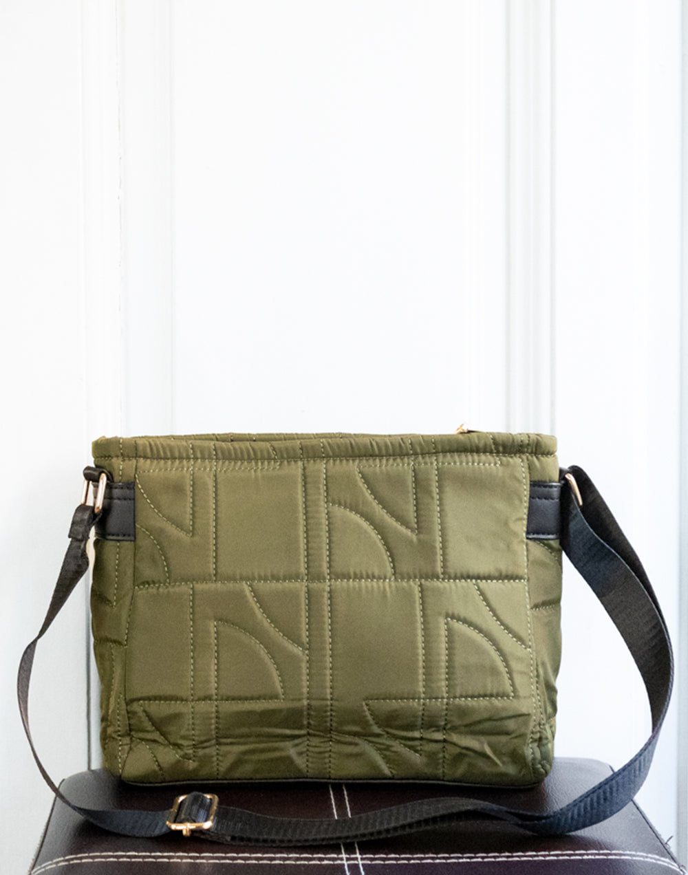Bolso bandolera mediana guateada verde tienda de ropa mujeres muestrarios bandolera bolsos guateado detalle cuerda cordon colores correa ajustable bolsillo