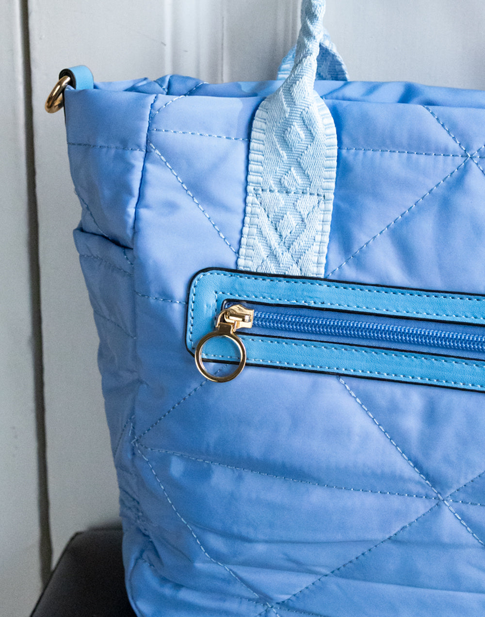 Bolso tote guateado azul celeste adorno tienda de ropa mujeres muestrarios bolsos tote guateado bolsillo correa extraible accesorios complementos coleccion