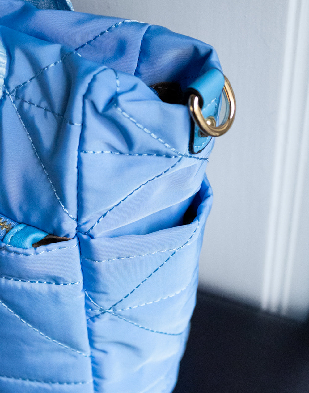 Bolso tote guateado azul celeste adorno tienda de ropa mujeres muestrarios bolsos tote guateado bolsillo correa extraible accesorios complementos coleccion