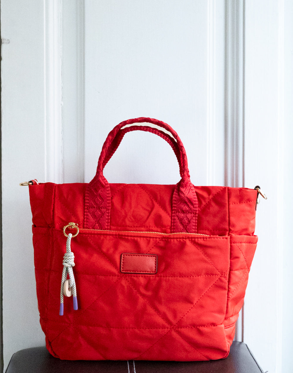 Bolso tote guateado rojo adorno tienda de ropa mujeres muestrarios bolsos tote guateado bolsillo correa extraible accesorios complementos coleccion