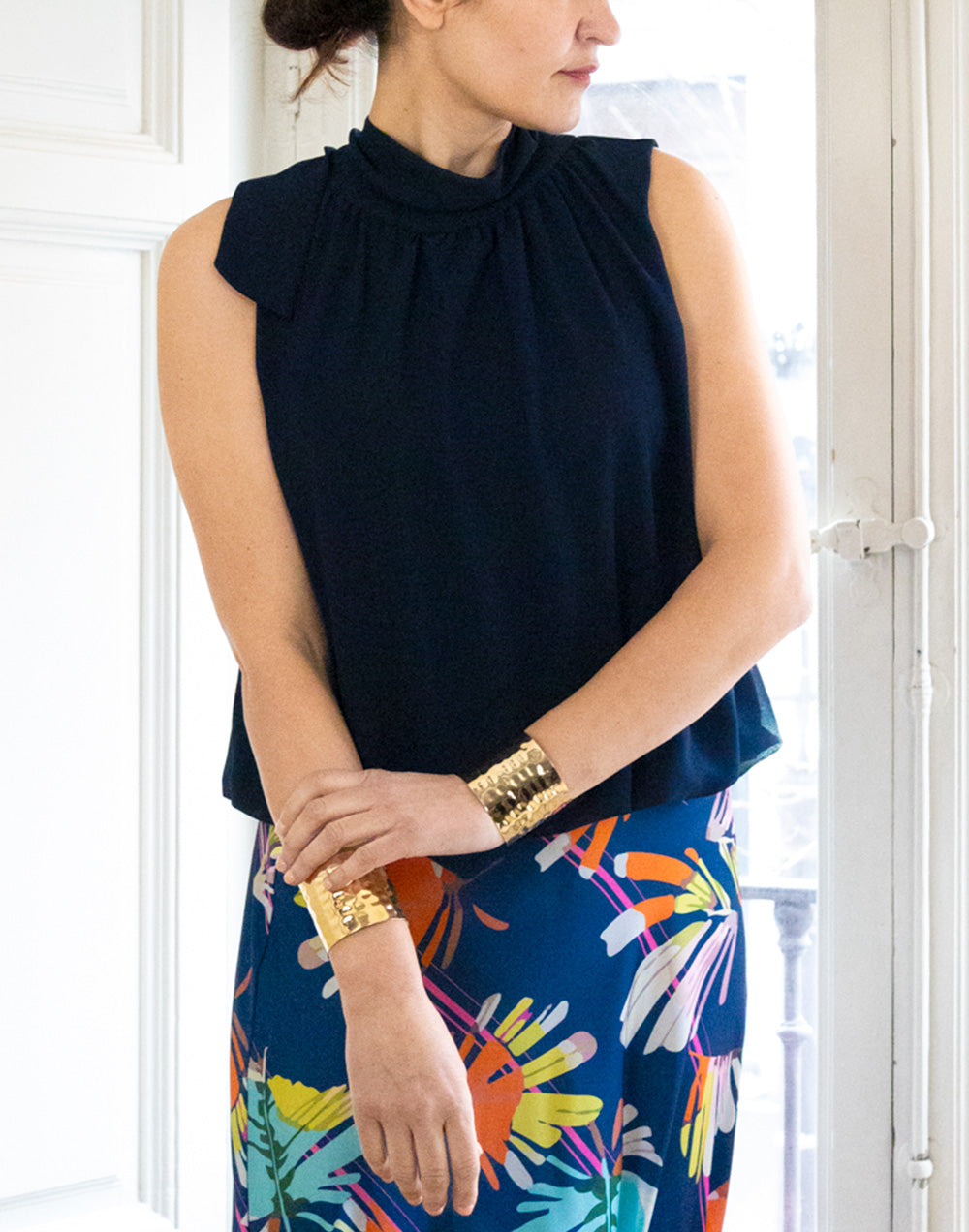 Falda al bies tropical multicolor azul marino muestrarios de ropa y moda de mujer vestir bien con talla grande plus