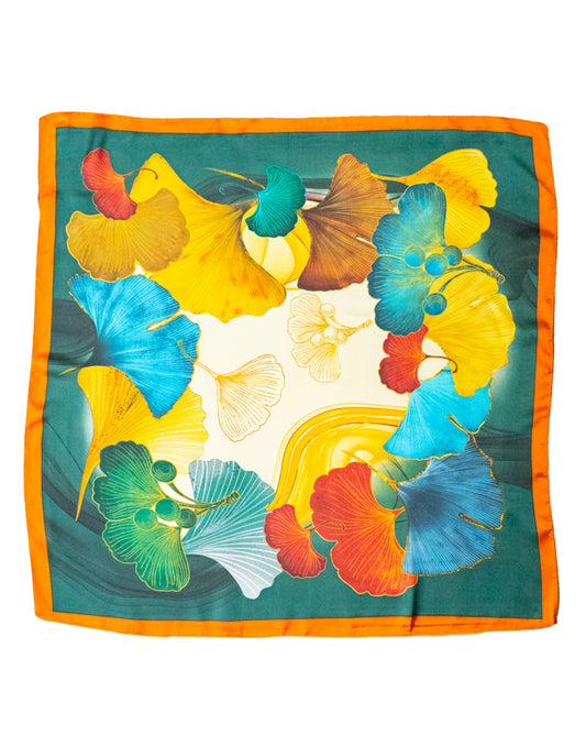 Pañuelo de seda con estampado botánico ginkgo sobre fondo turquesa tienda de ropa mujeres muestrarios accesorios complementos pañuelo seda botanico ginkgo