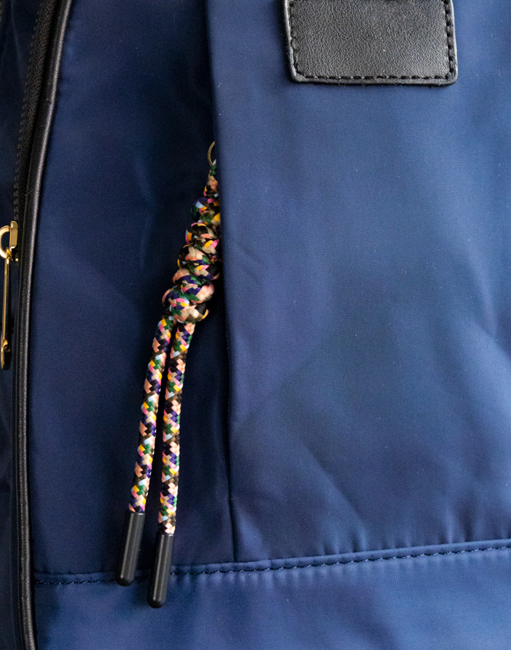 Mochila nylon con cremallera lateral azul marino mochilas bolsos tienda de ropa mujeres muestrarios coleccion complementos accesorios detalle cordon correa bolsillos cremallera