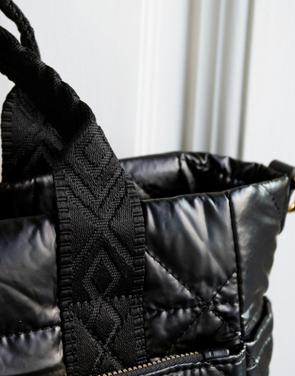 Bolso tote guateado nergo metalizado adorno tienda de ropa mujeres muestrarios bolsos tote guateado bolsillo correa extraible accesorios complementos coleccion