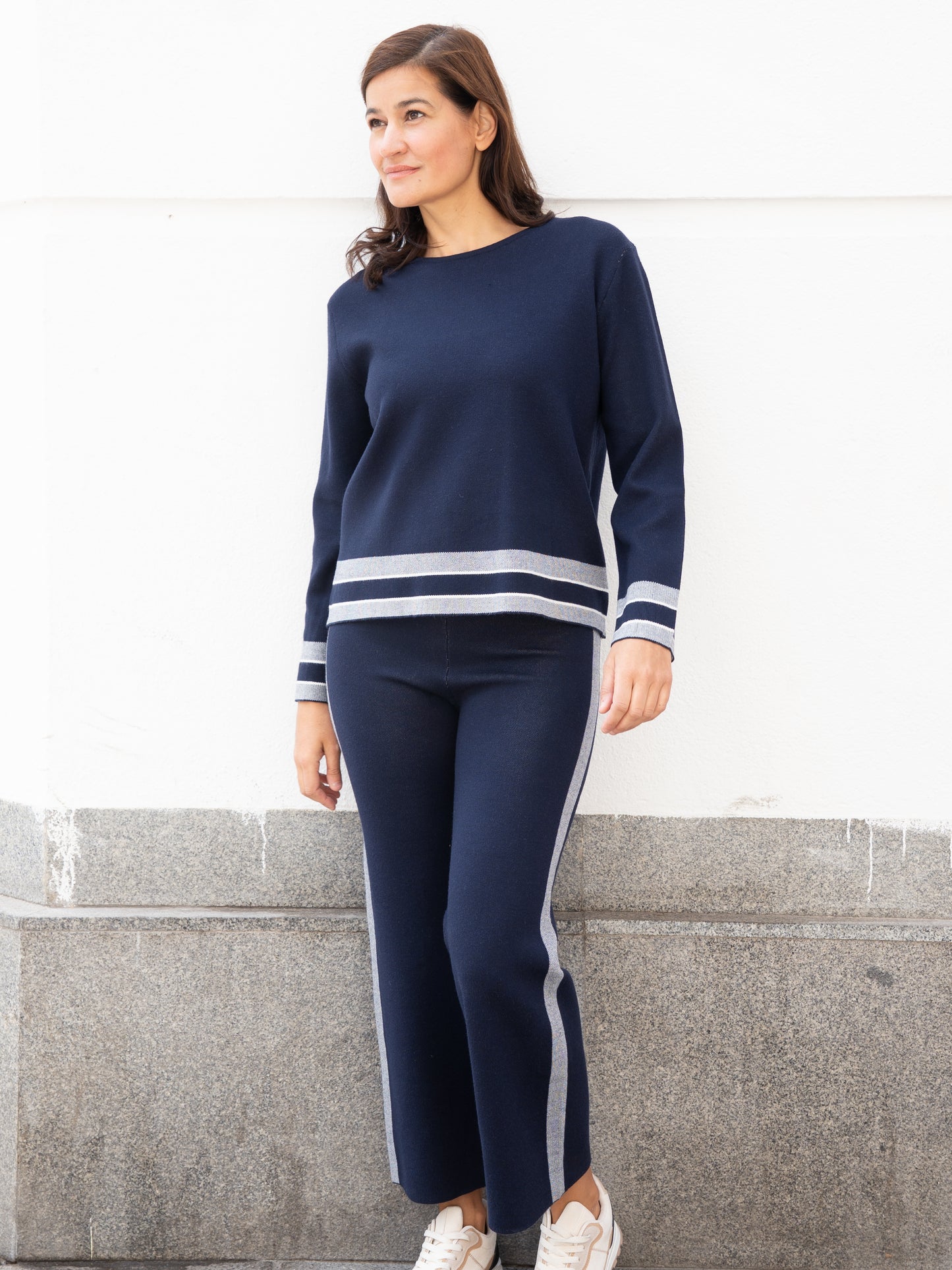 Jersey Pantalón de punto tobillero con raya lateral azul marino muestrarios de moda mujer conjunto punto 