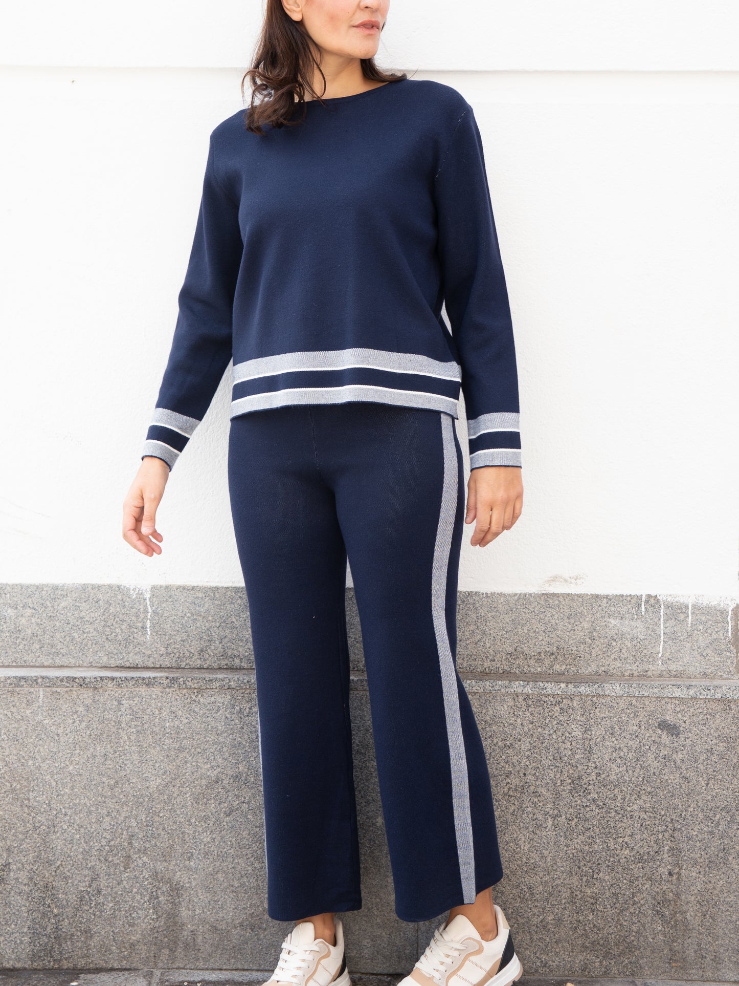 Jersey Pantalón de punto tobillero con raya lateral azul marino muestrarios de moda mujer conjunto punto 