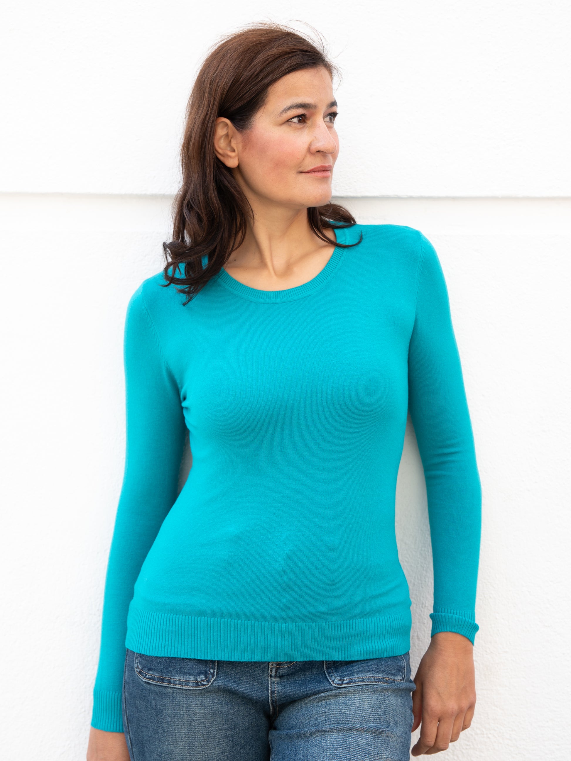 Jersey básico cuello caja entallado azul turquesa muestrarios de ropa y moda 
