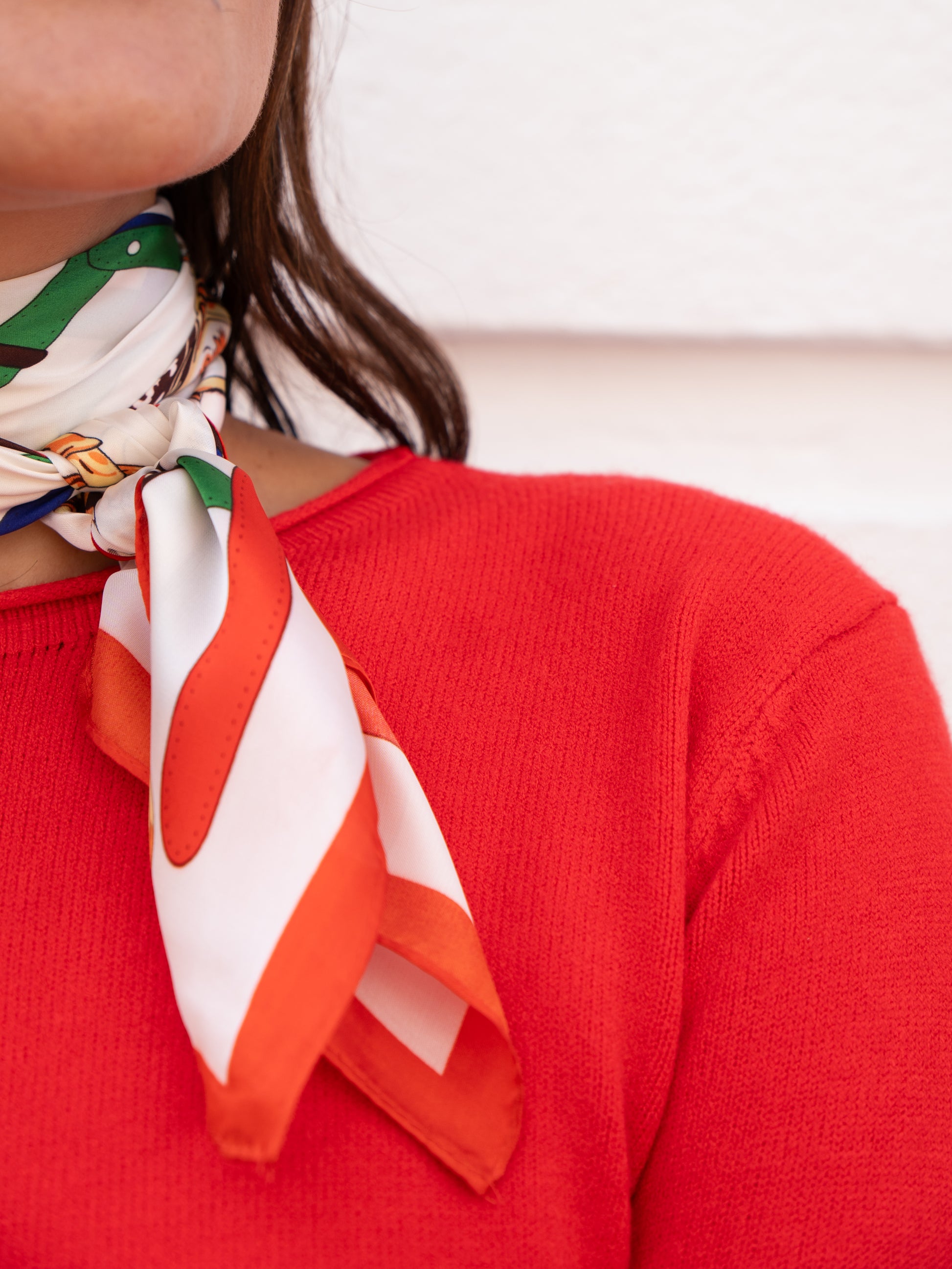 Jersey básico cuello caja entallado rojo muestrarios de ropa y moda de mujer vestir bien elegante 3