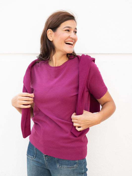 Jersey básico cuello caja y manga corta y Chaqueta básica recta de tricot rosa magenta muestrarios de ropa y moda de mujer vestir bien mujer elegante 