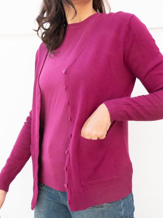 Jersey básico cuello caja y manga corta y Chaqueta básica recta de tricot rosa magenta muestrarios de ropa y moda de mujer vestir bien mujer elegante 