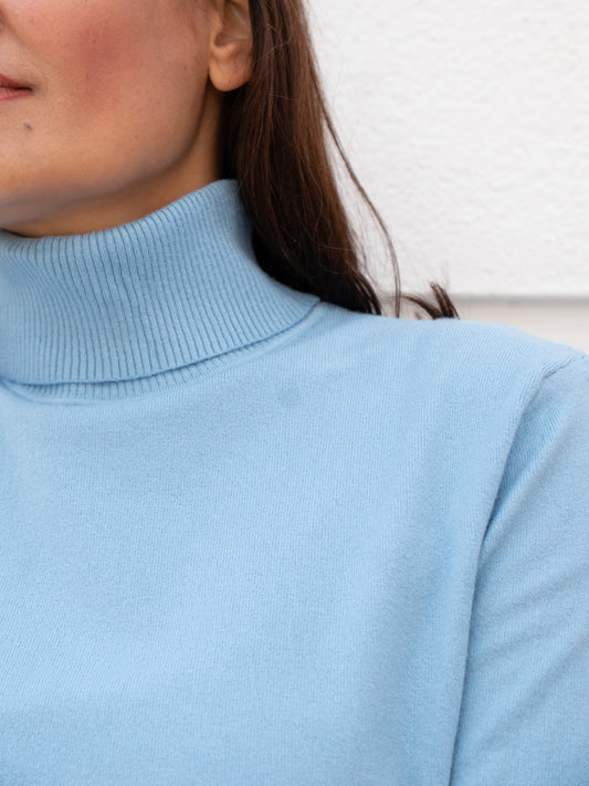 Jersey básico cuello vuelto azul cielo muestrarios de ropa y moda de mujer vestir bien ideas elegantes otoño invierno 
