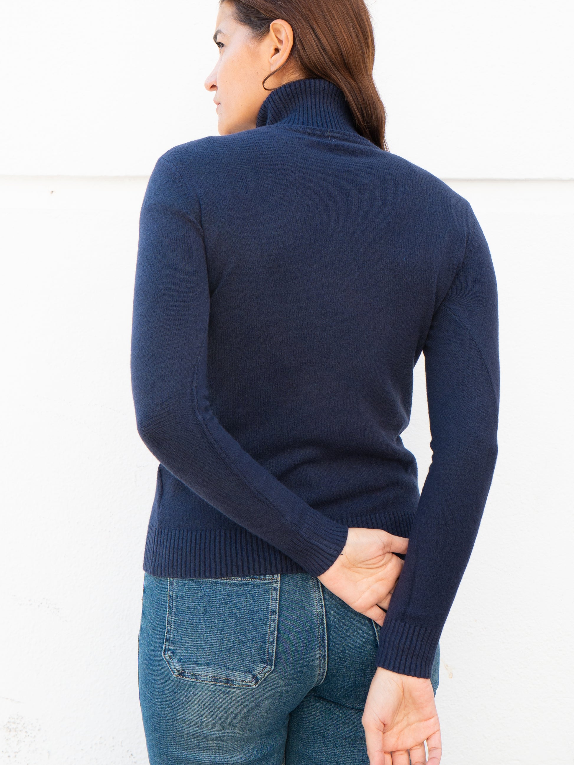 Jersey básico cuello vuelto azul marino muestrarios de ropa y moda mujer otoño invierno