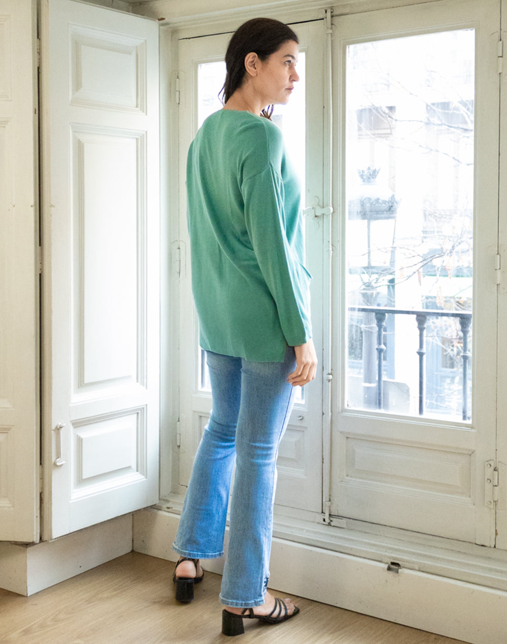 Jersey de punto fino con bolsillos frontales aguamarina muestrarios de ropa y moda de mujer vestir bien con talla grande plus