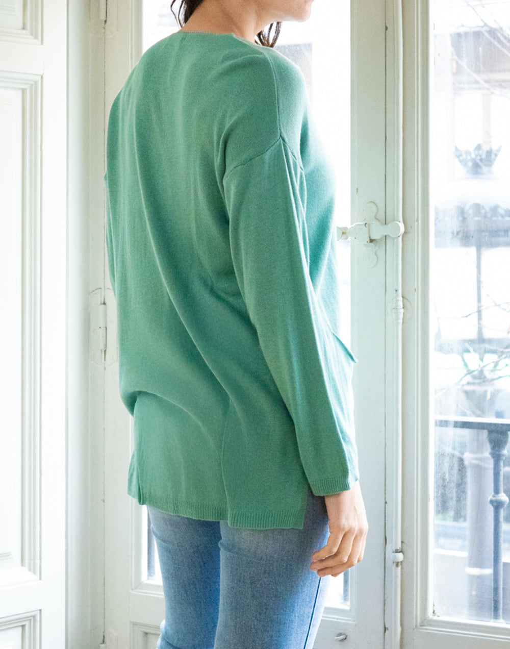 Jersey de punto fino con bolsillos frontales aguamarina muestrarios de ropa y moda de mujer vestir bien con talla grande plus
