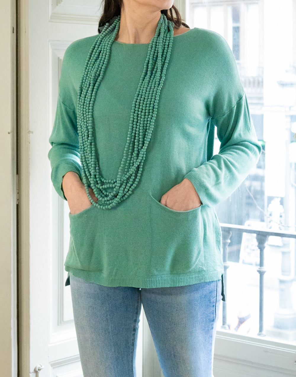 Jersey de punto fino con bolsillos frontales aguamarina muestrarios de ropa y moda de mujer vestir bien con talla grande plus