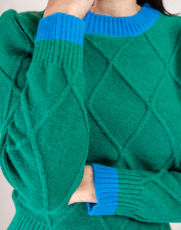 Jersey de rombos con manga abullonada verde y ribete azul muestrarios de ropa y moda de mujer vestir bien tienda Valladolid Burgos y Madrid