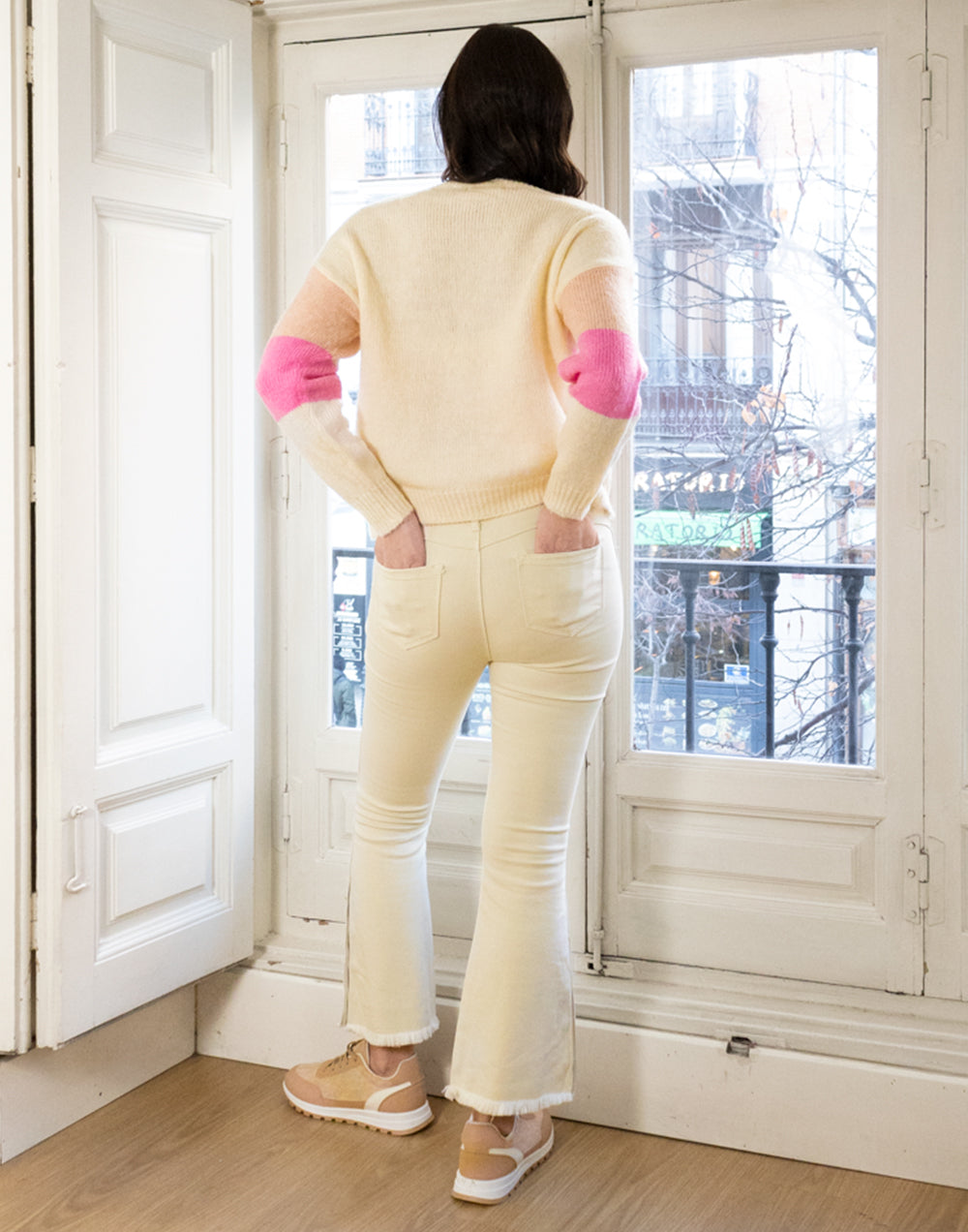 Jersey estampado pictórico en tonos pastel beige muestrarios de ropa y moda de mujer vestir bien con talla grande plus