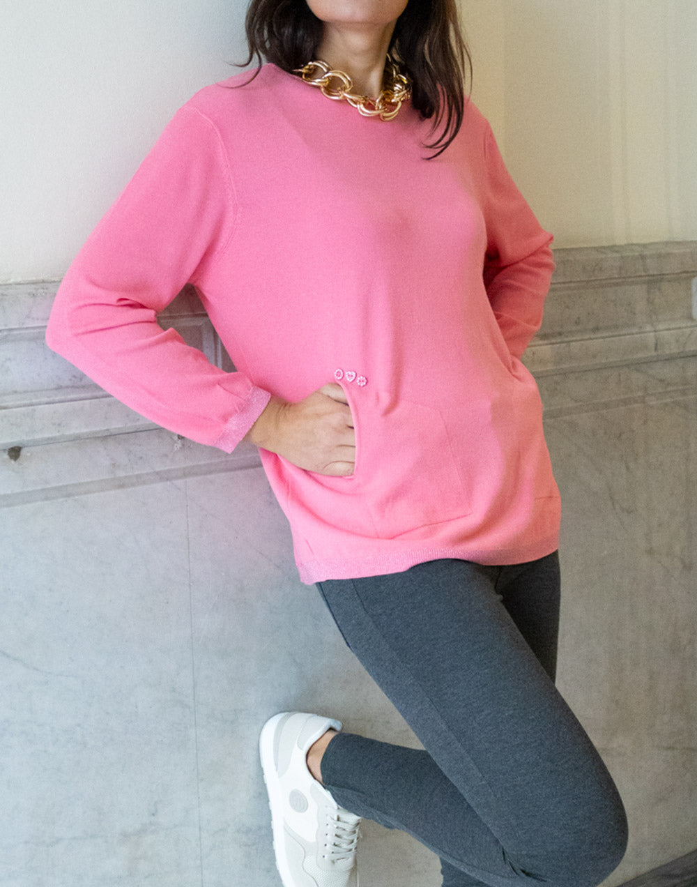 Jersey liso con bolsillos y botones joya rosa chicle muestrarios de ropa y moda de mujer vestir bien