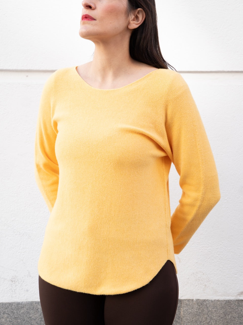 Jersey recto sin costuras cuello barco amarillo muestrarios de ropa y moda de mujer vestir bien mujer mediana edad jerséis de colores 