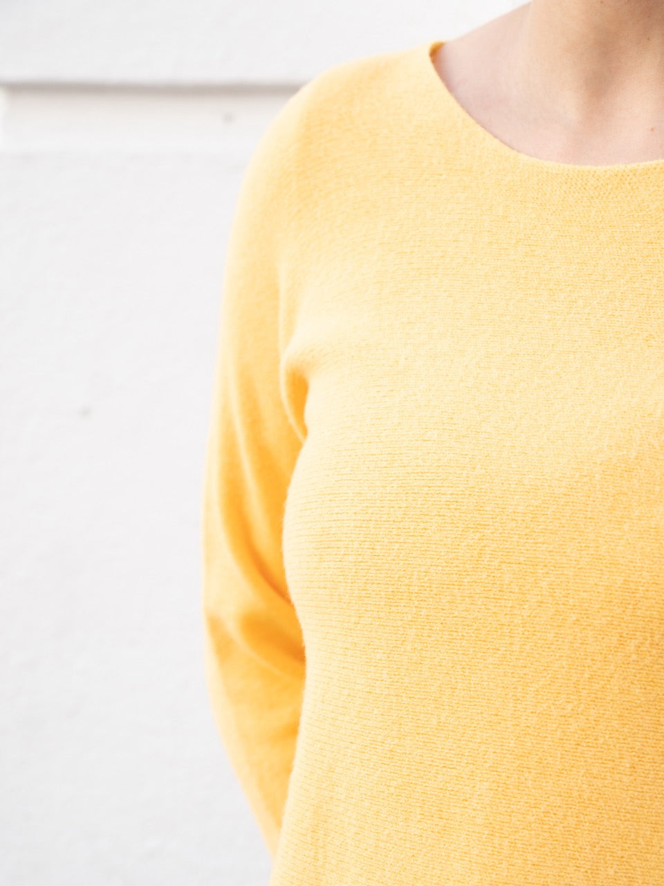 Jersey recto sin costuras cuello barco amarillo muestrarios de ropa y moda de mujer vestir bien mujer mediana edad jerséis de colores 