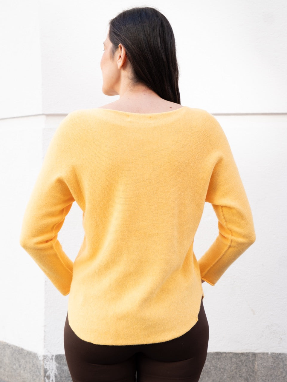 Jersey recto sin costuras cuello barco amarillo muestrarios de ropa y moda de mujer vestir bien mujer mediana edad jerséis de colores 