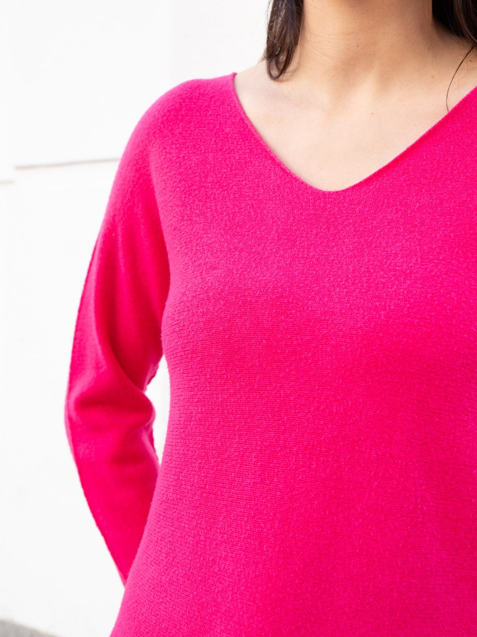 Jersey recto sin costuras cuello pico rosa fuerte muestrarios de ropa y moda de mujer vestir bien mujer mediana edad 