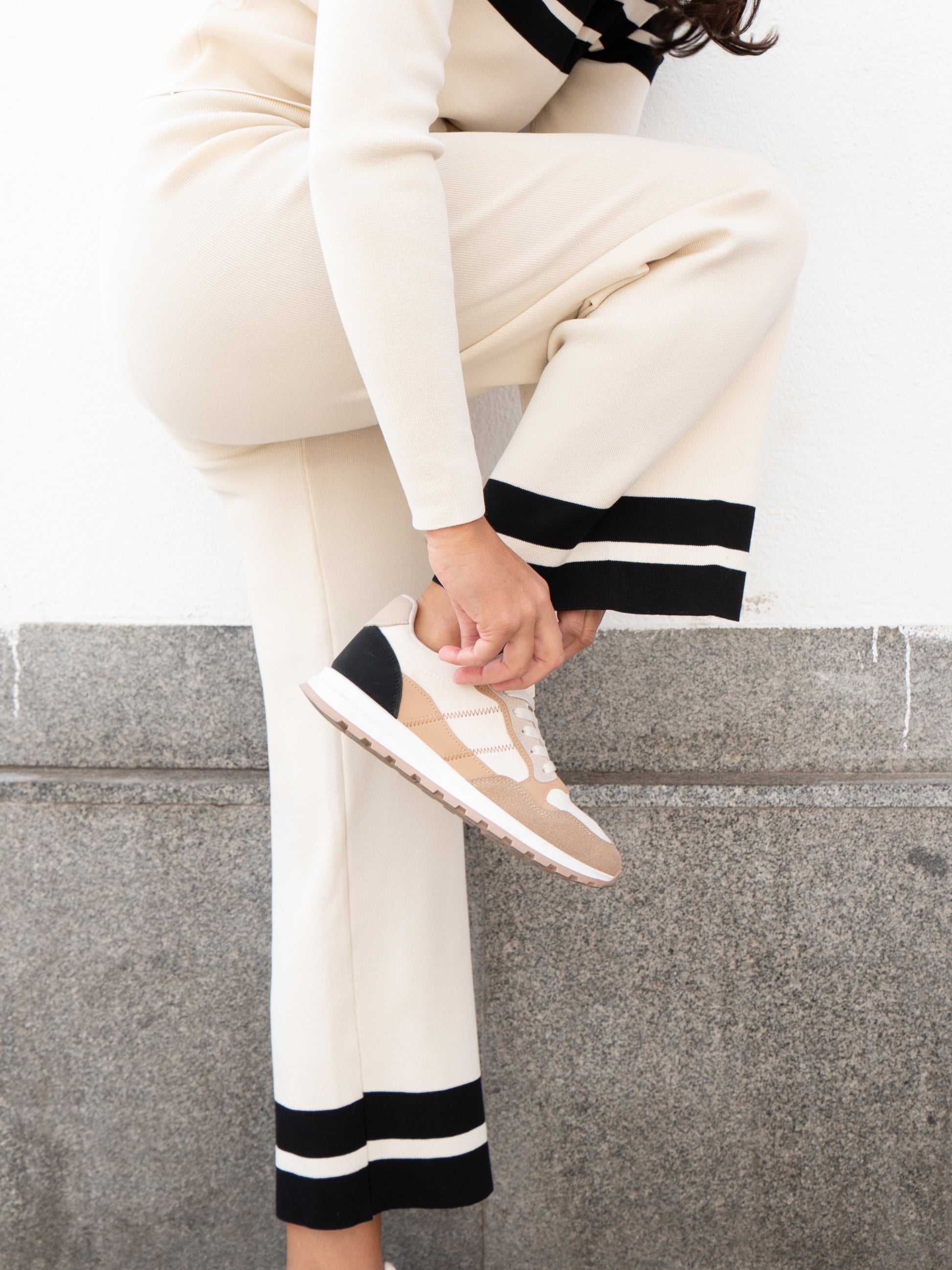 Jersey y Pantalón de tricot con rayas a contraste blanco marfil muestrarios de moda y ropa conjunto de punto total look mujer 