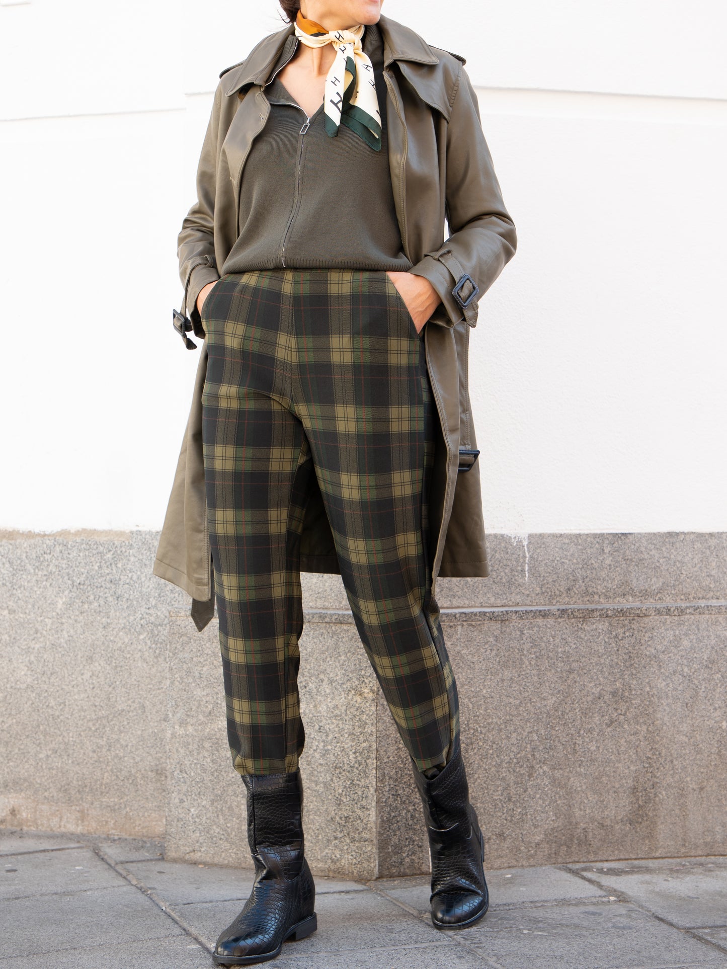 Leggins de cuadro escocés verde muestrarios de ropa y moda gabardina efecto piel verde 