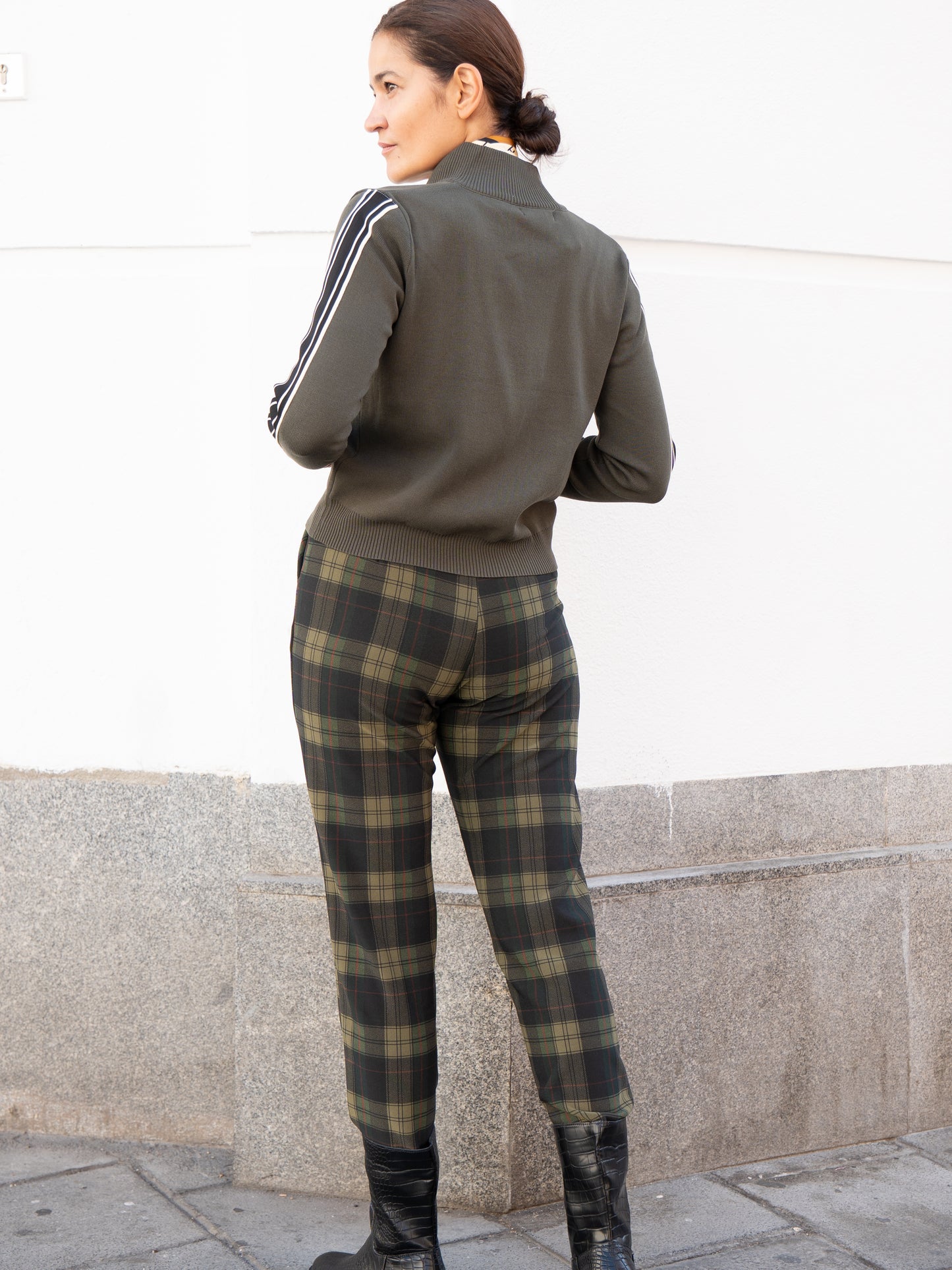 Leggins de cuadro escocés verde muestrarios de ropa y moda gabardina efecto piel verde 