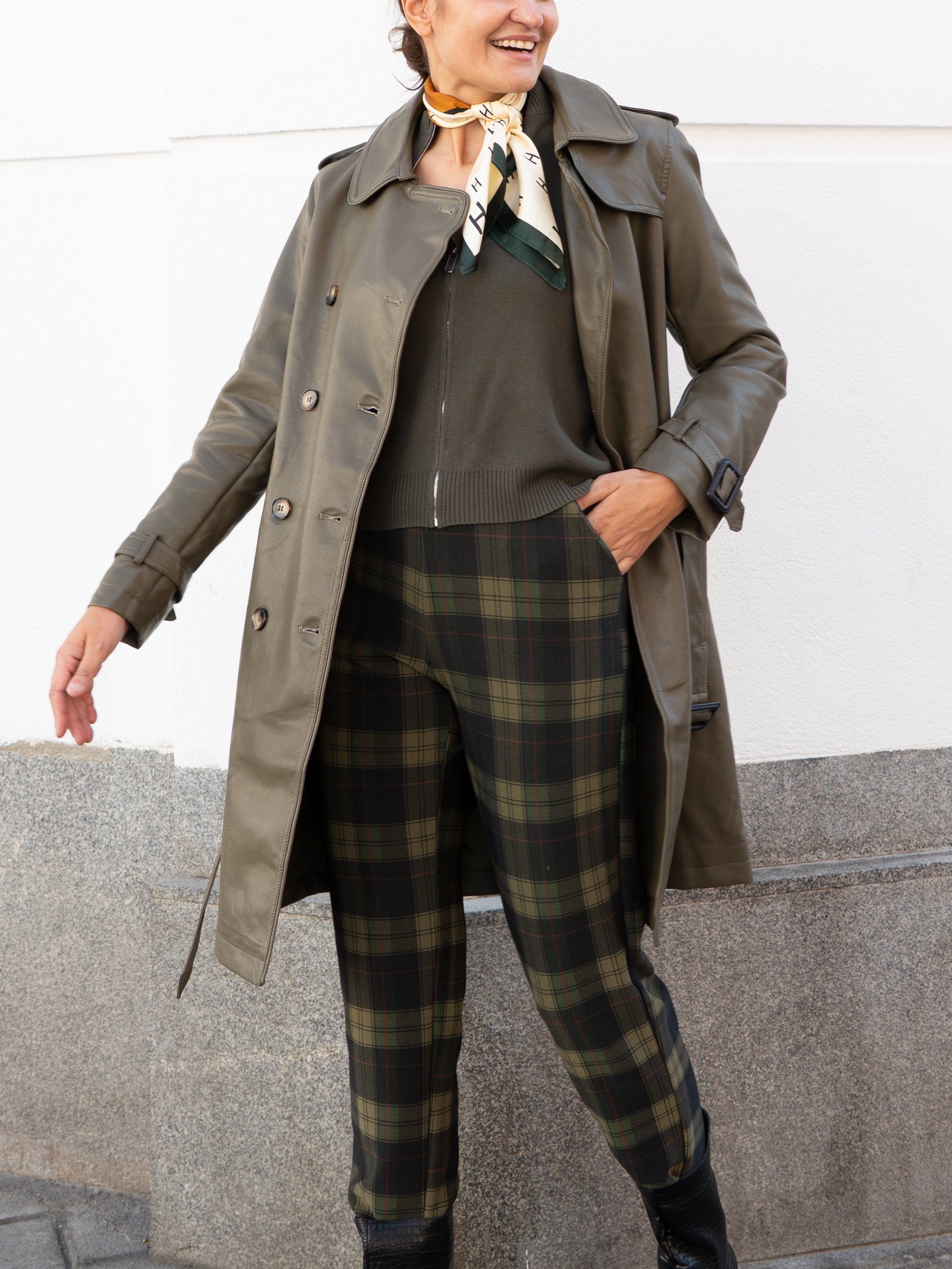 Leggins de cuadro escocés verde muestrarios de ropa y moda gabardina efecto piel verde 