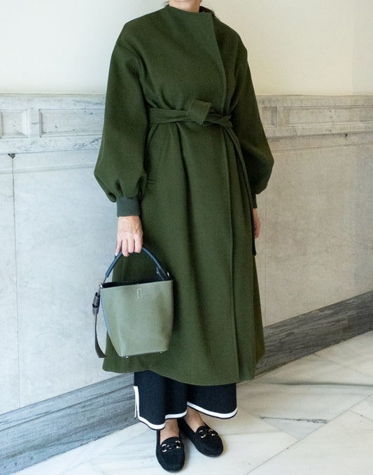 Maxi abrigo con manga abullonada verde muestrarios de ropa y moda de mujer vestir bien ropa elegante para la oficina