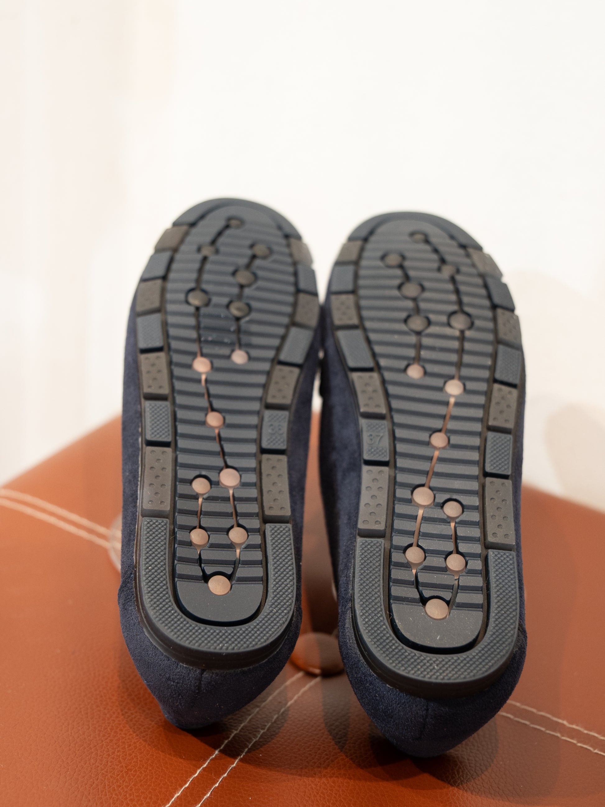 Mocasines efecto ante y hebilla azul marino muestrarios calzado cómodo flexible 