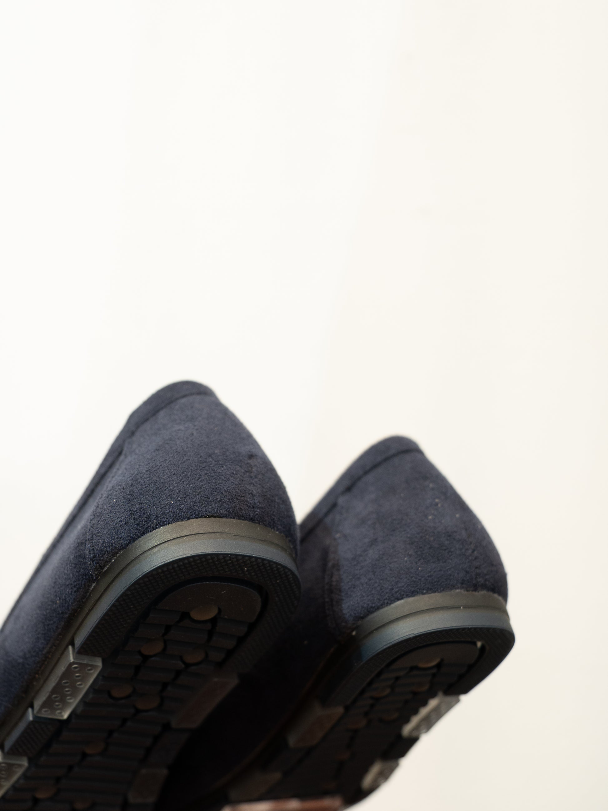 Mocasines efecto ante y hebilla azul marino muestrarios calzado cómodo flexible 