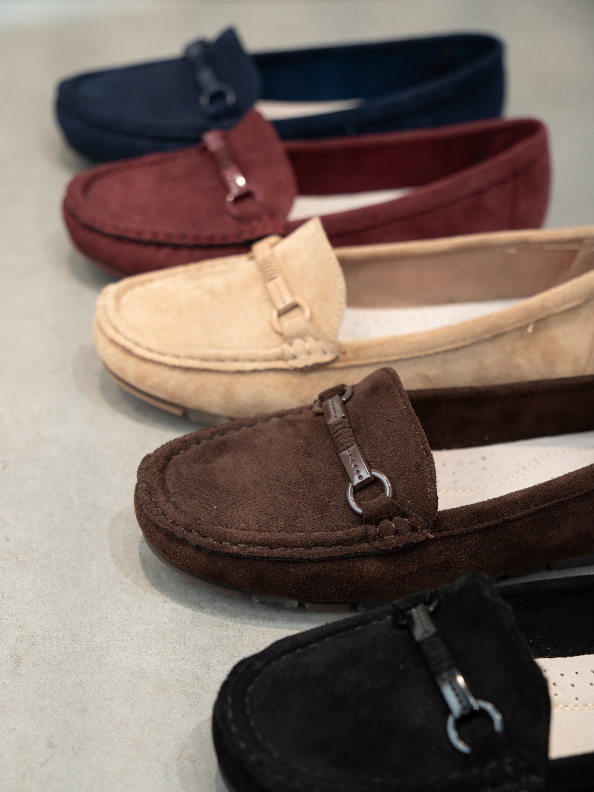 Mocasines efecto ante y hebilla color muestrarios calzado cómodo flexible mocasines de colores mujer 