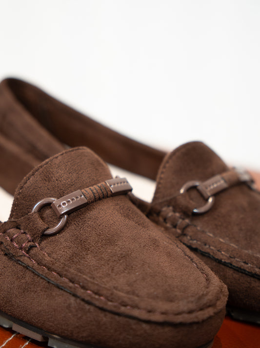 Mocasines efecto ante y hebilla marrón chocolate muestrarios calzado cómodo flexible 