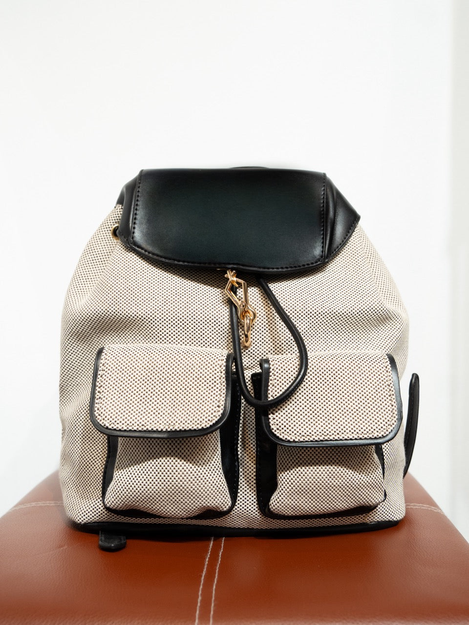 Mochila canvas bicolor negro muestrarios de ropa moda y accesorios de mujer