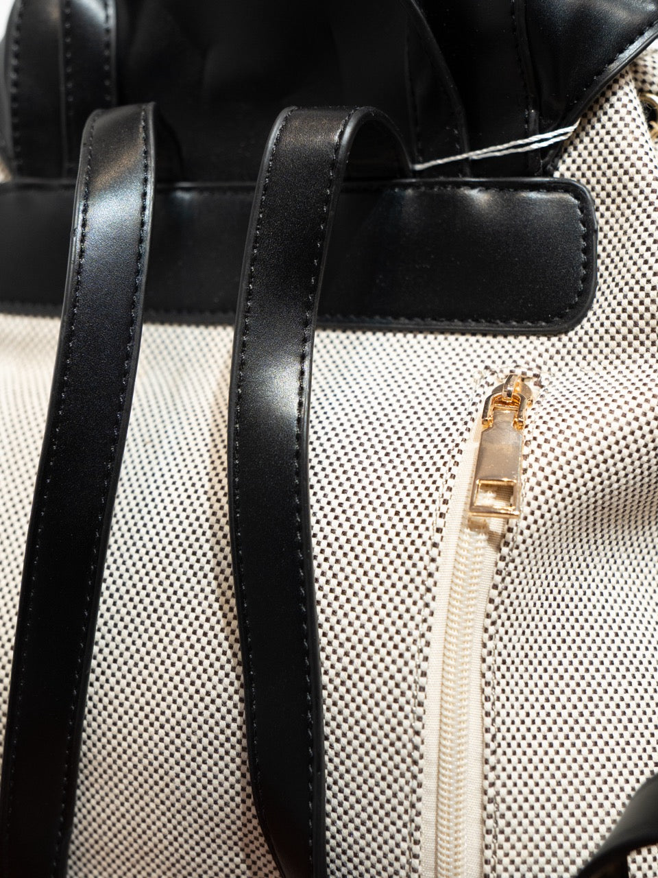 Mochila canvas bicolor negro muestrarios de ropa moda y accesorios de mujer