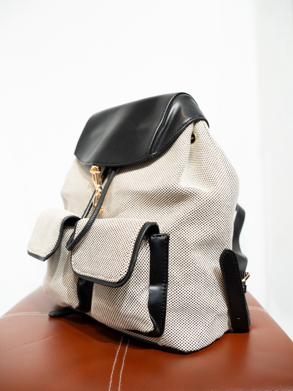 Mochila canvas bicolor negro muestrarios de ropa moda y accesorios de mujer