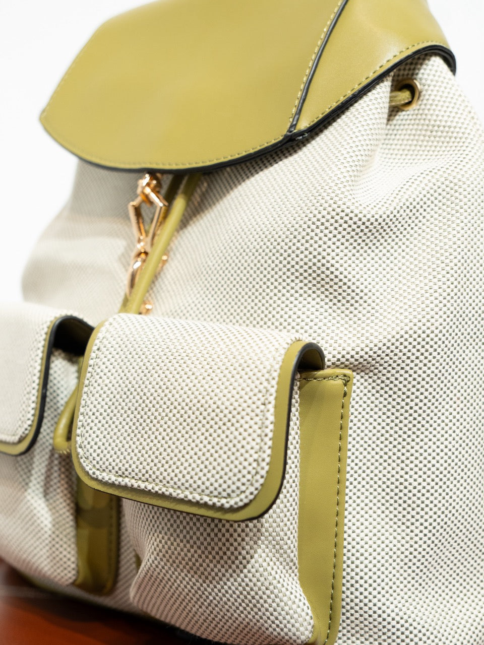 Mochila canvas bicolor verde oliva muestrarios de ropa moda y accesorios de mujer