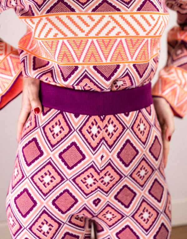 Pantalón de punto estampado geométrico morado y naranja muestrarios de ropa y moda de mujer