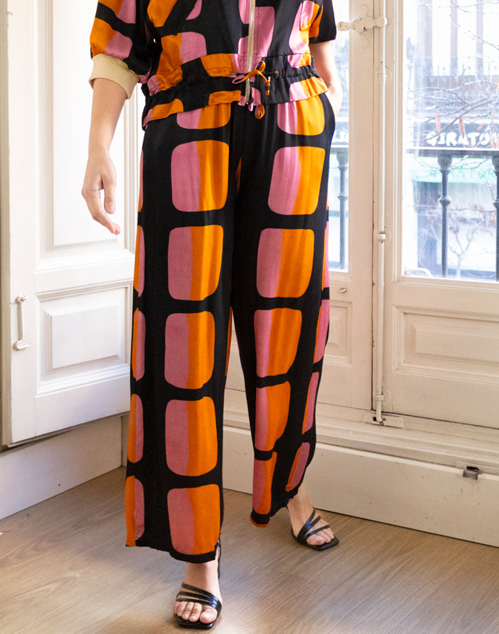 Pantalón palazzo estampado cuadros bicolor negro muestrarios de ropa y moda de mujer ideas para vestir mujer mediana edad