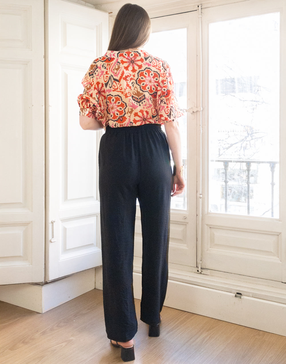 Pantalón recto de verano fluido negro muestrarios de ropa y moda de mujer vestir bien con talla grande