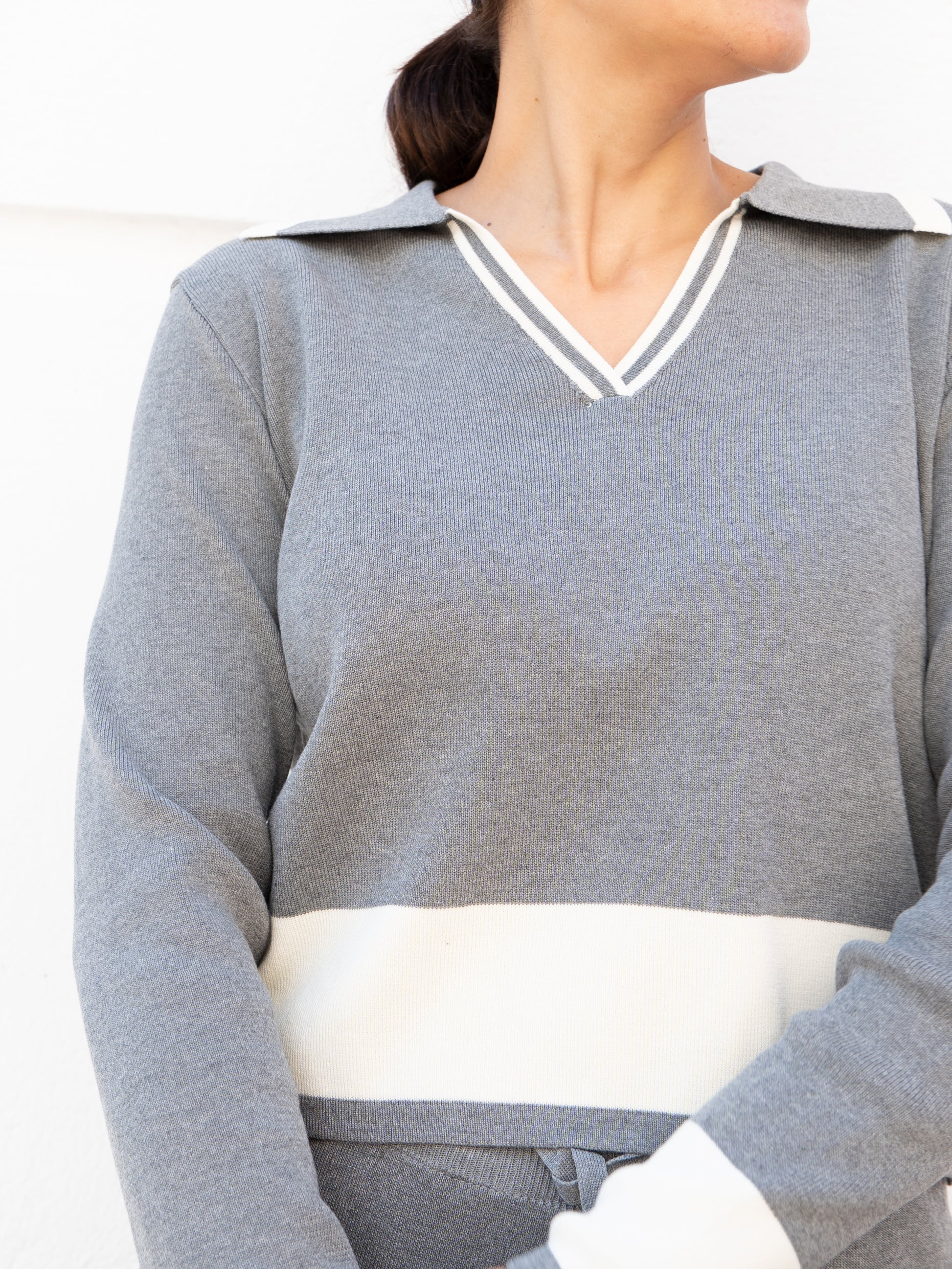 Polo de punto tipo jersey gris pantalón de tricot con bajo a contraste gris muestrarios de ropa y moda de mujer conjunto de punto 