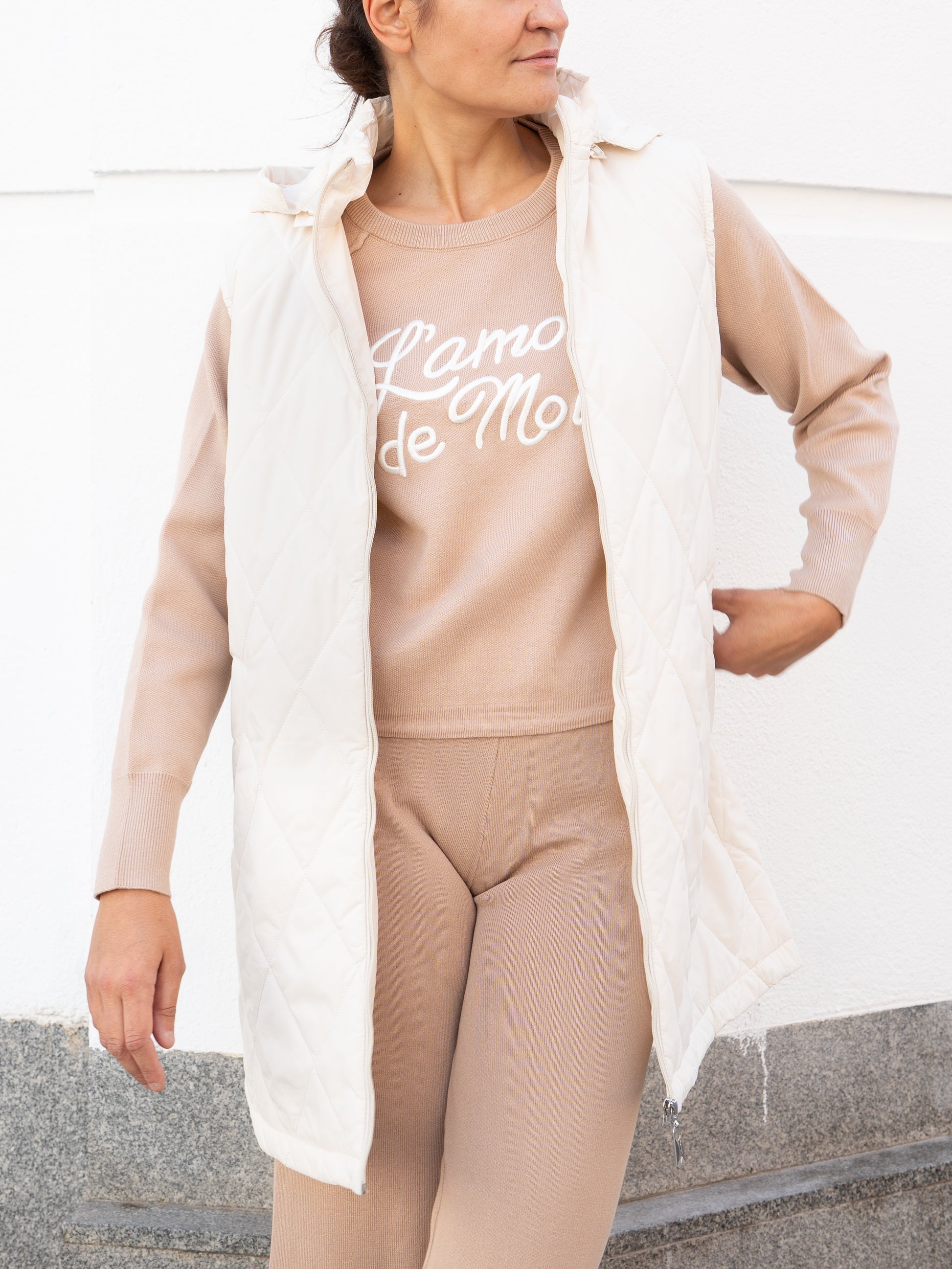 Sudadera `L'Amour´ camel muestrarios de ropa y moda de mujer chaleco acolchado rombos 