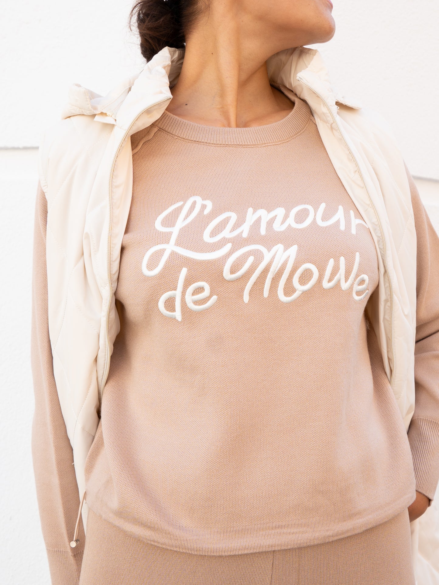 Sudadera `L'Amour´ camel muestrarios de ropa y moda de mujer chaleco acolchado rombos 