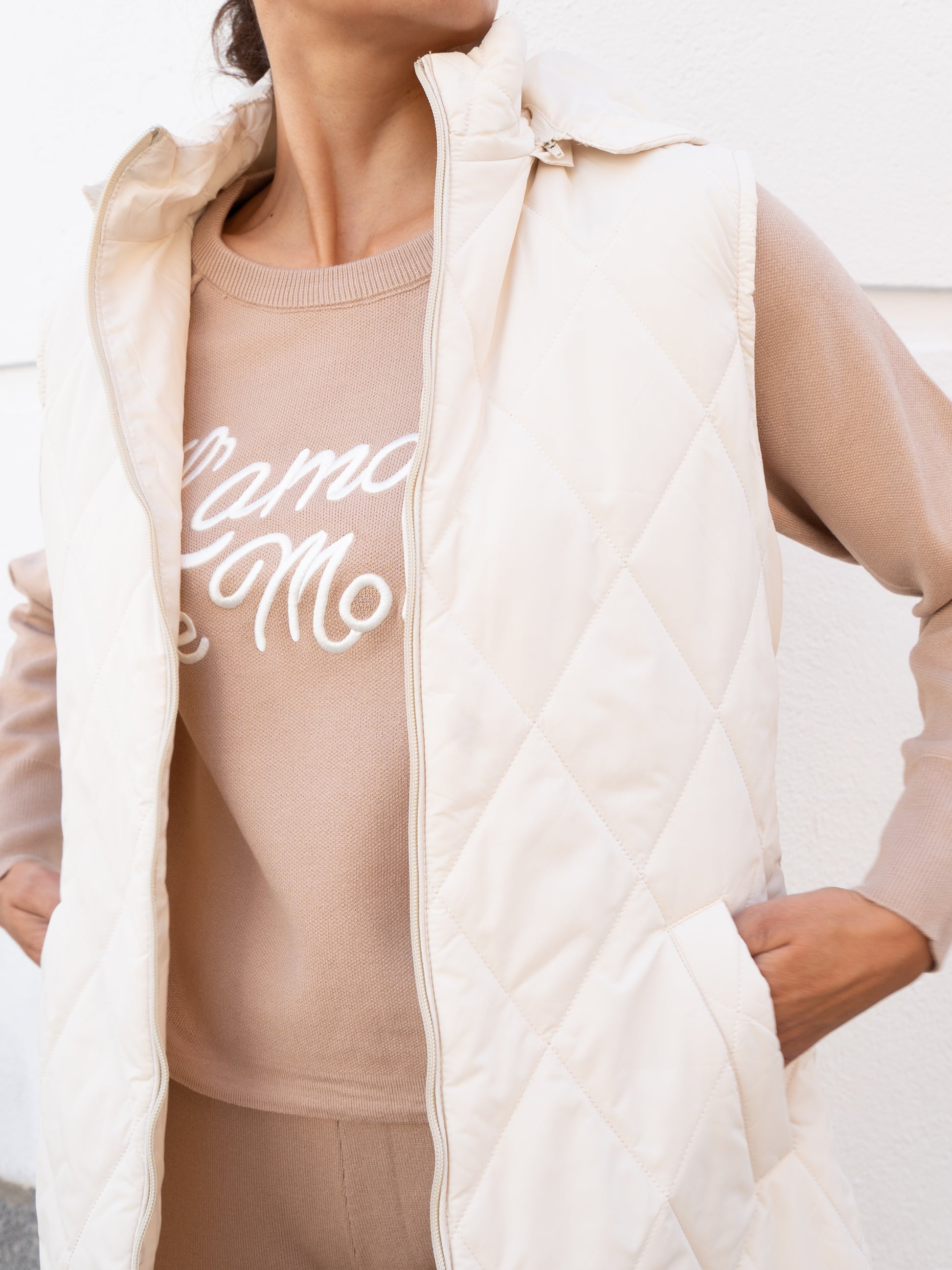 Sudadera `L'Amour´ camel muestrarios de ropa y moda de mujer chaleco acolchado rombos 