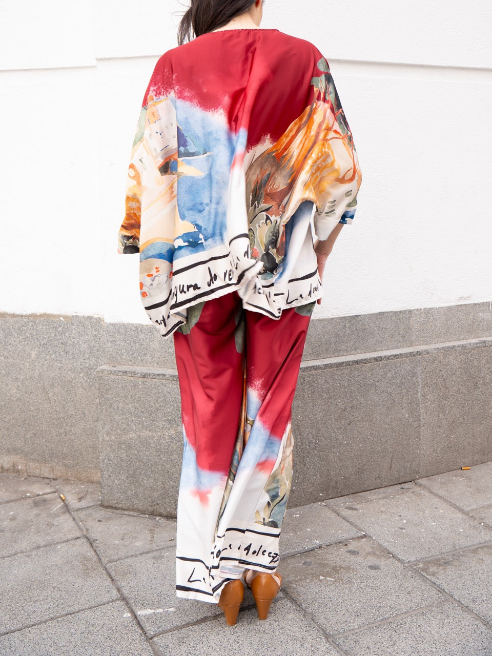 Top capa y Pantalón palazzo estampado Italia muestrarios de ropa y moda de mujer ideas vestir mujer mediana edad invitada 