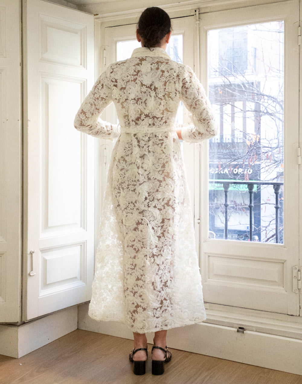 Vestido camisero de tul bordado blanco muestrarios de ropa y moda de mujer vestir bien vestido espectacular
